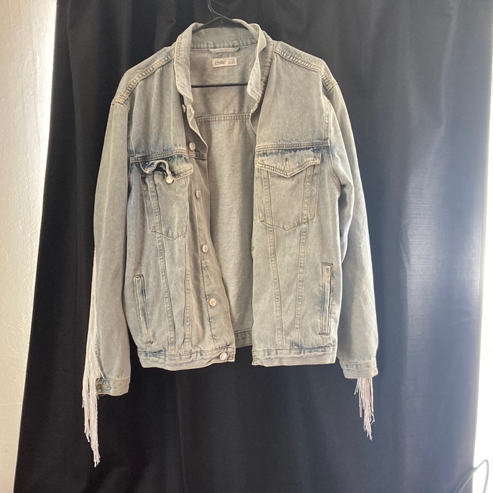 Chic Light Blue Denim Jacket with Fringe
